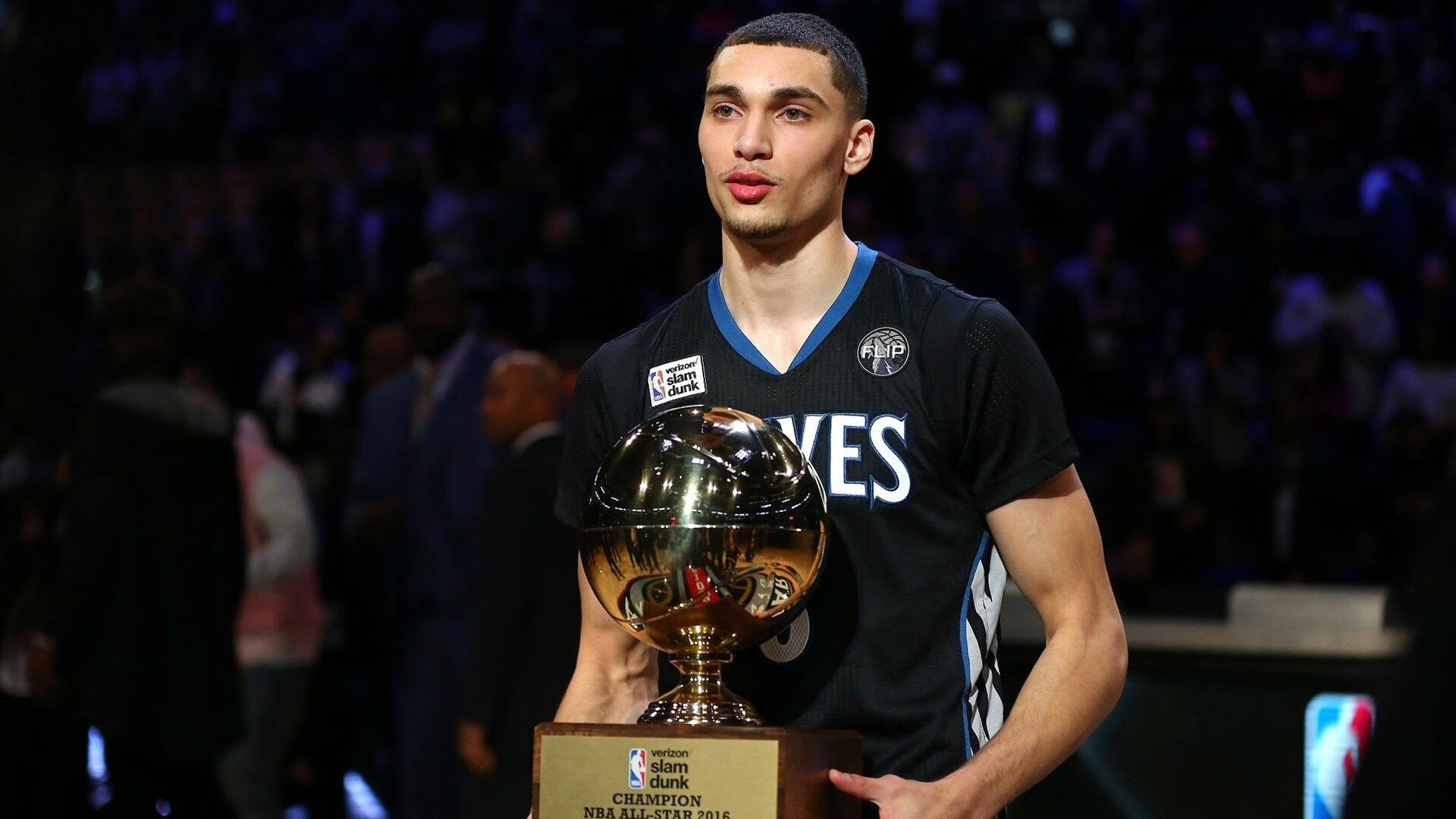 斯密斯:凭借强大的场上视野与判断力,成为全黑队的组织核心,a.斯密